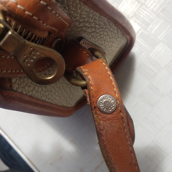 Vtg 90s Dooney & Bourke AW Beige British tan Pebbled Shoulder Bag - Picture 12 of 16